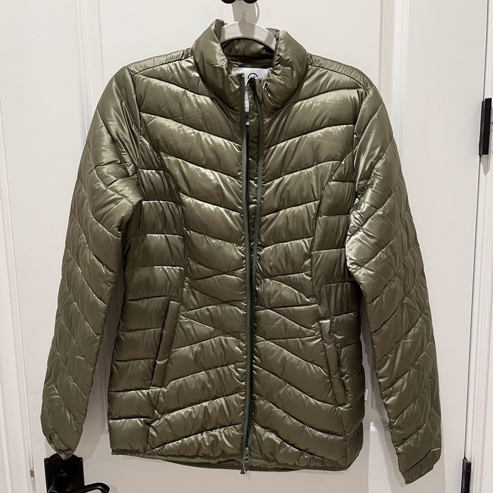 Winter jacket Khaki color by Magellan